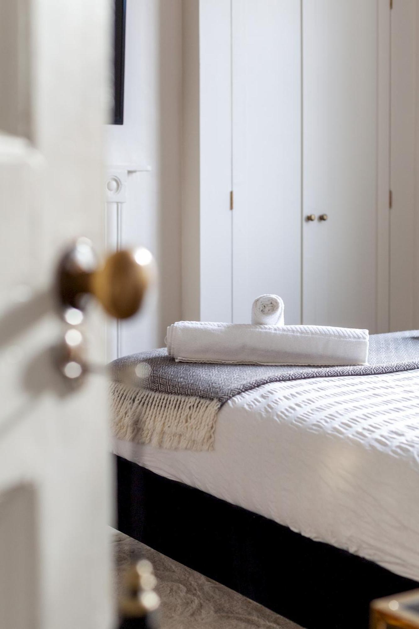 The New Cross Premier Rooms London Exterior photo