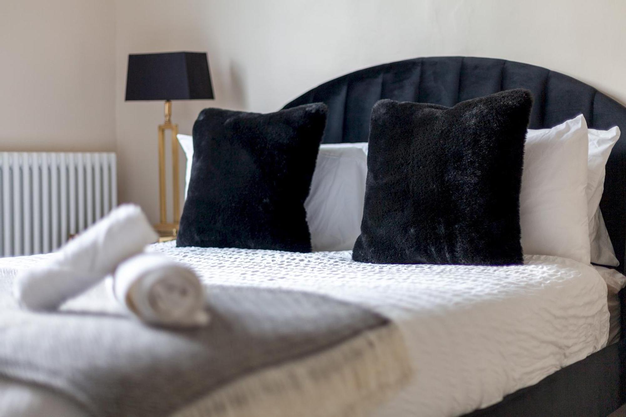 The New Cross Premier Rooms London Exterior photo
