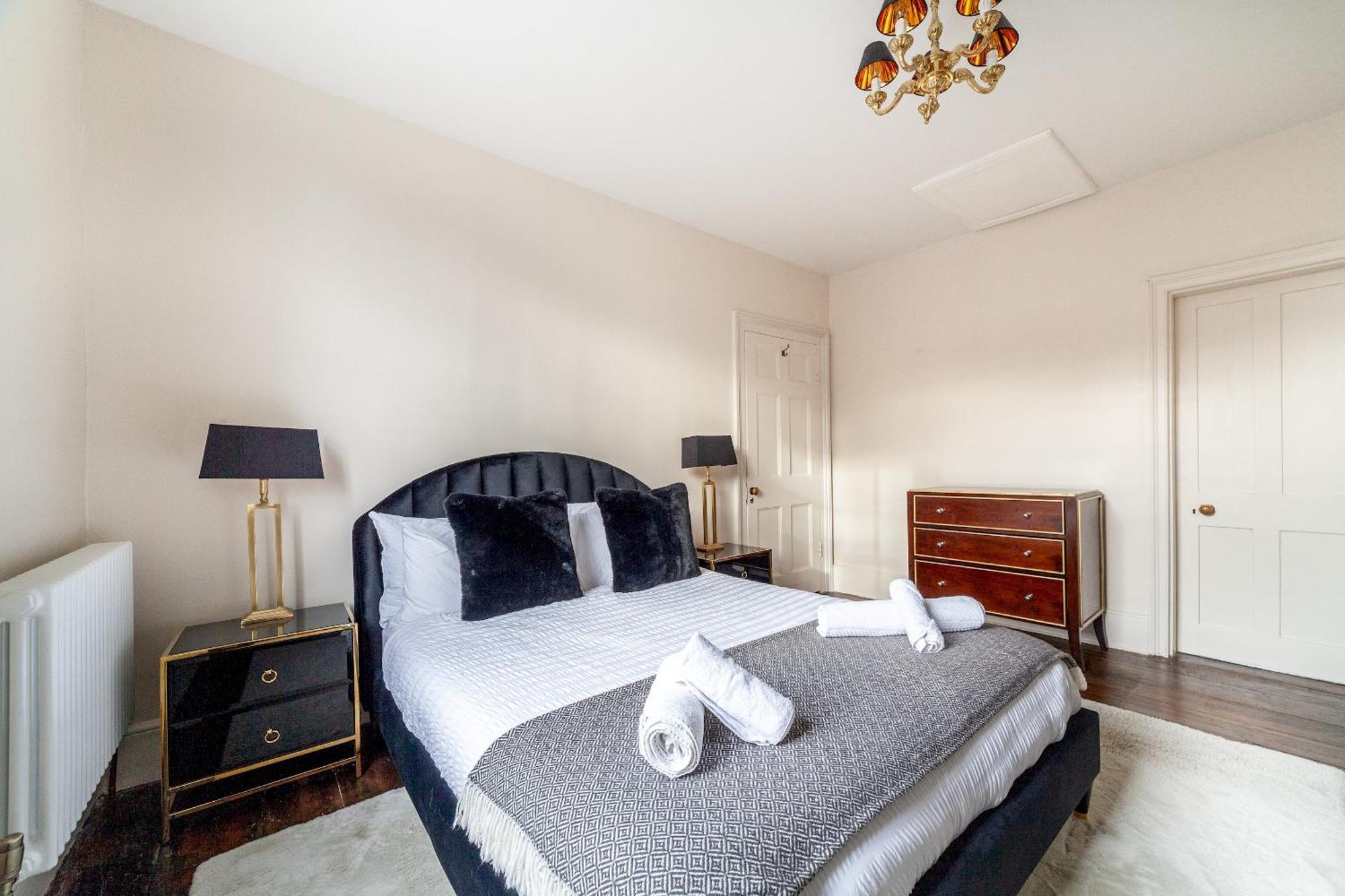 The New Cross Premier Rooms London Exterior photo